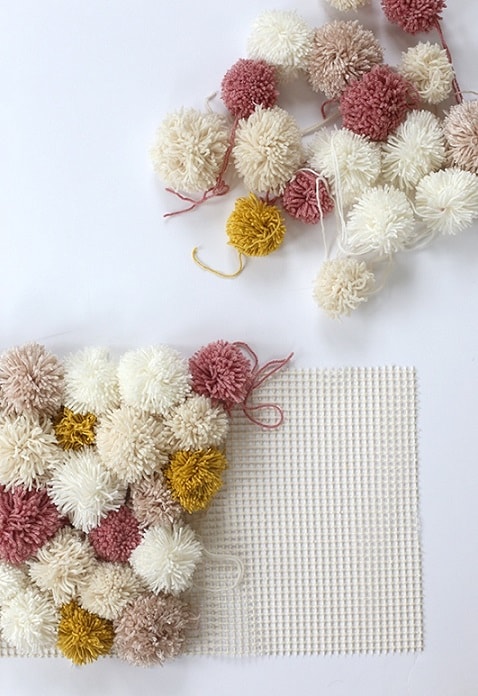 DIY Gifts: Easy DIY Pom Pom Rug