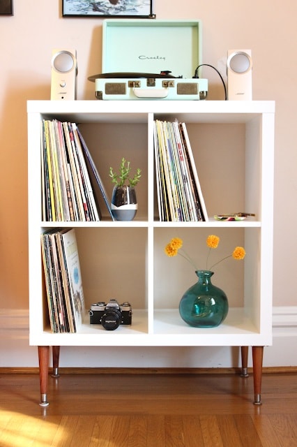 IKEA Hacks: DIY Vinyl Shelf