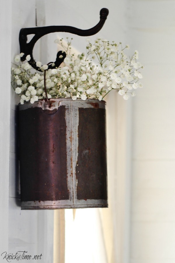 Easy DIY Farmhouse Decor: Paint Can Flower Holder