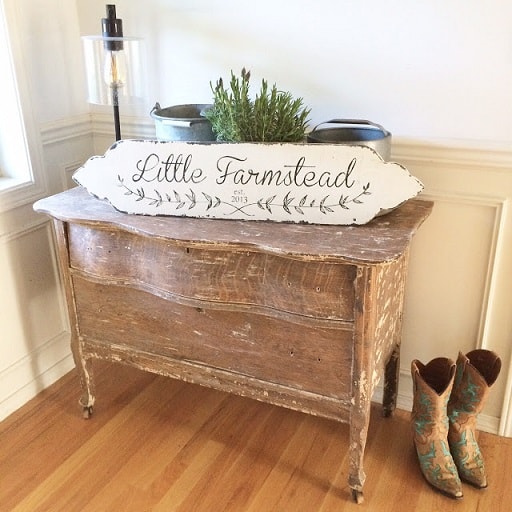 Easy DIY Farmhouse Decor: Wooden Farmhouse Style Sign