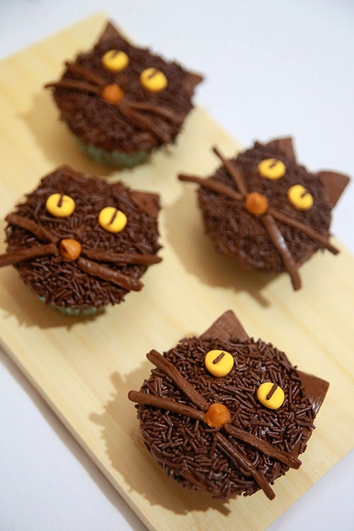Halloween Cupcake Decorating Ideas: Black Cat Cupcakes