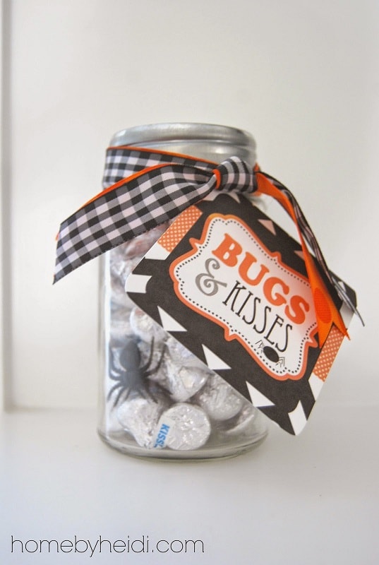 Halloween mason jar gift ideas: Bugs and Kisses