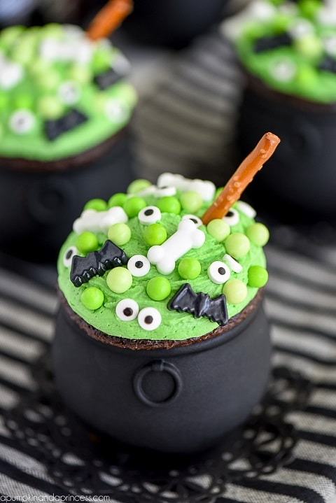 Halloween Cupcake Decorating Ideas: Cauldron Cupcakes