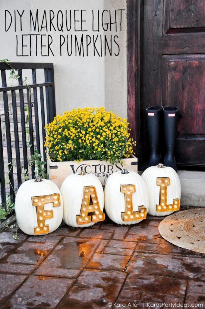 DIY Fall Porch Decorating Ideas: DIY Marquee Light Letter Pumpkins