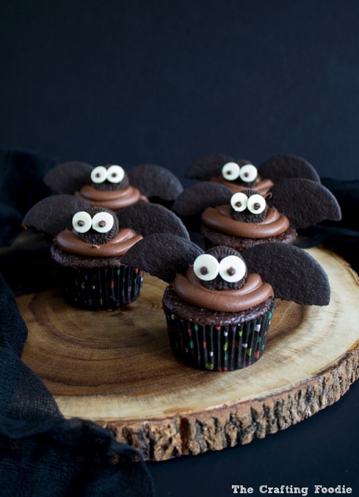 Halloween Cupcake Decorating Ideas: Halloween Bat Cupcakes