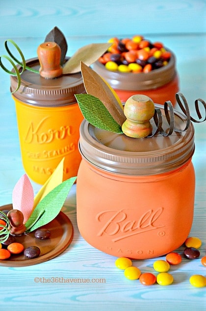 Halloween mason jar gift ideas: Pumpkin Mason Jar Holders