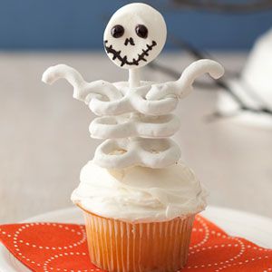Halloween Cupcake Decorating Ideas: Skeleton Cupcakes