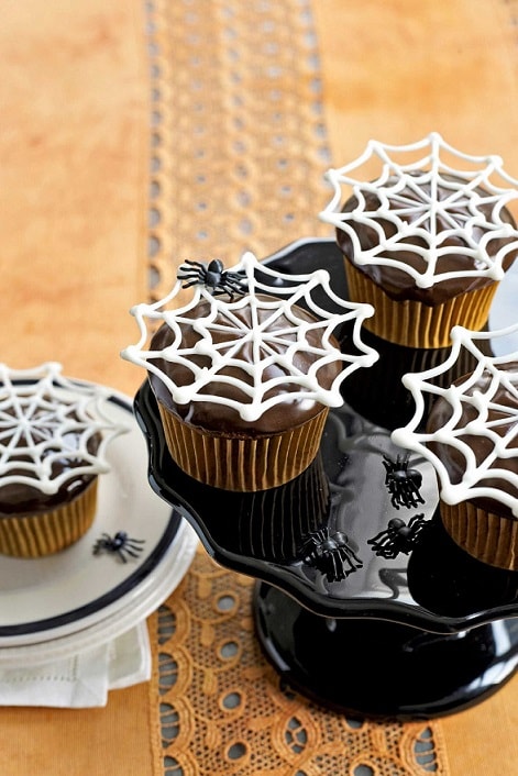 Halloween Cupcake Decorating Ideas: Spider Web Cupcakes