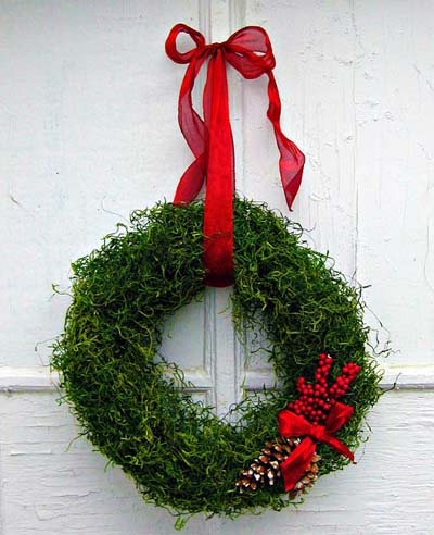 DIY Christmas Wreaths: Moss Wreath