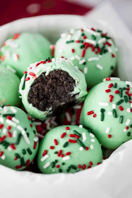 No Bake Christmas Desserts: No Bake Holiday Oreo Truffles