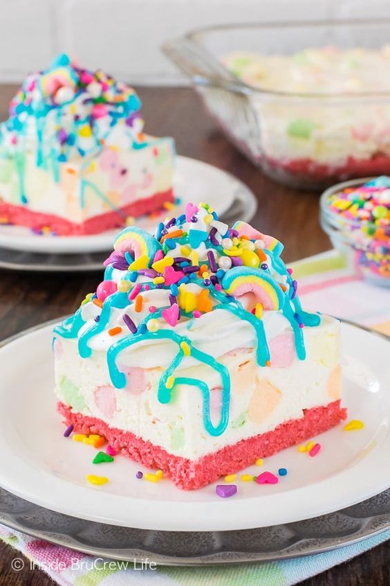 Unicorn desserts: No Bake Rainbow Unicorn Cheesecake Bars