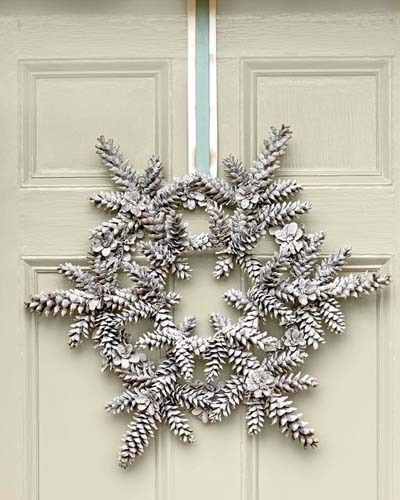 DIY Christmas Wreaths: Snowy Pinecone Wreath