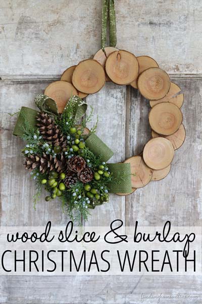 DIY Christmas Wreaths: Wood Slice & Burlap Christmas Wreath