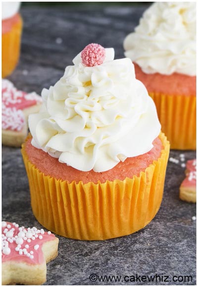 Valentines Day Cupcakes and Valentines Desserts: Champagne Cupcakes with Champagne Buttercream Frosting