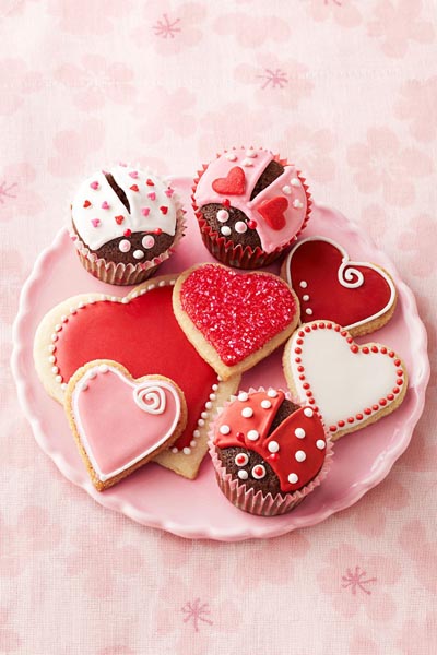 Valentines Day Cupcakes and Valentines Desserts: Chocolate Lovebug Cupcakes