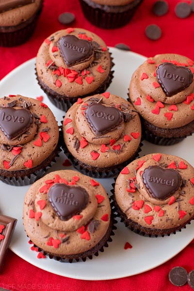 Valentines Day Cupcakes and Valentines Desserts: Chocolate Sweetheart Cupcakes