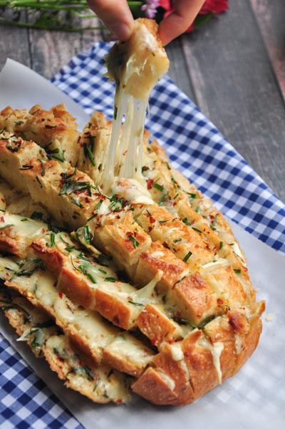 Party Snack Ideas & Party Appetizers: Garlic Pull-Apart Bread