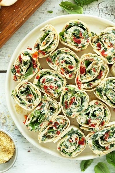 25 Pinwheel Appetizers For Game Day: Pinwheel Roll Ups