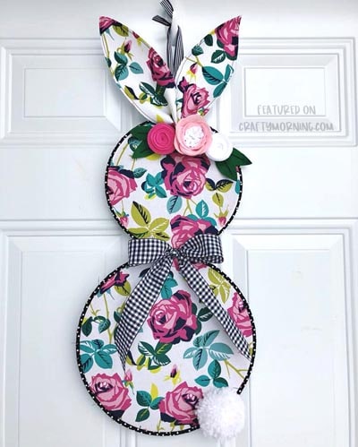 DIY Easter Wreaths: Embroidery Hoop Bunny Door Wreath