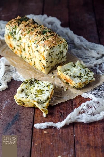 Homemade bread recipes: Garlic Herb and Cheese Pull Apart Bread