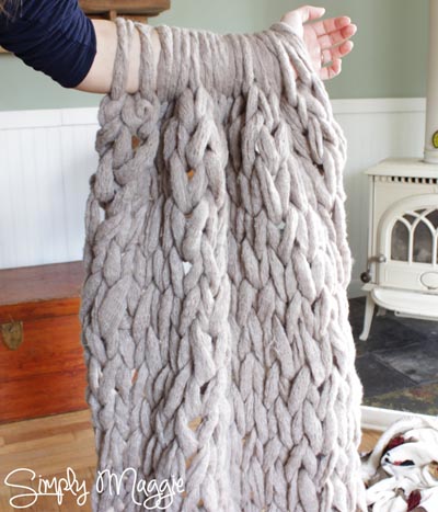 Handmade DIY Gifts For Mom: Cozy Arm Knit A Blanket