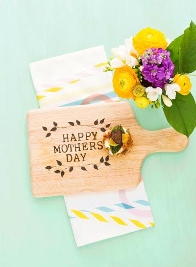 Handmade DIY Gifts For Mom: Personalized Cheese Tray
